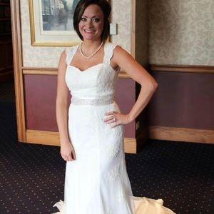 David’s Bridal size 2/ivory